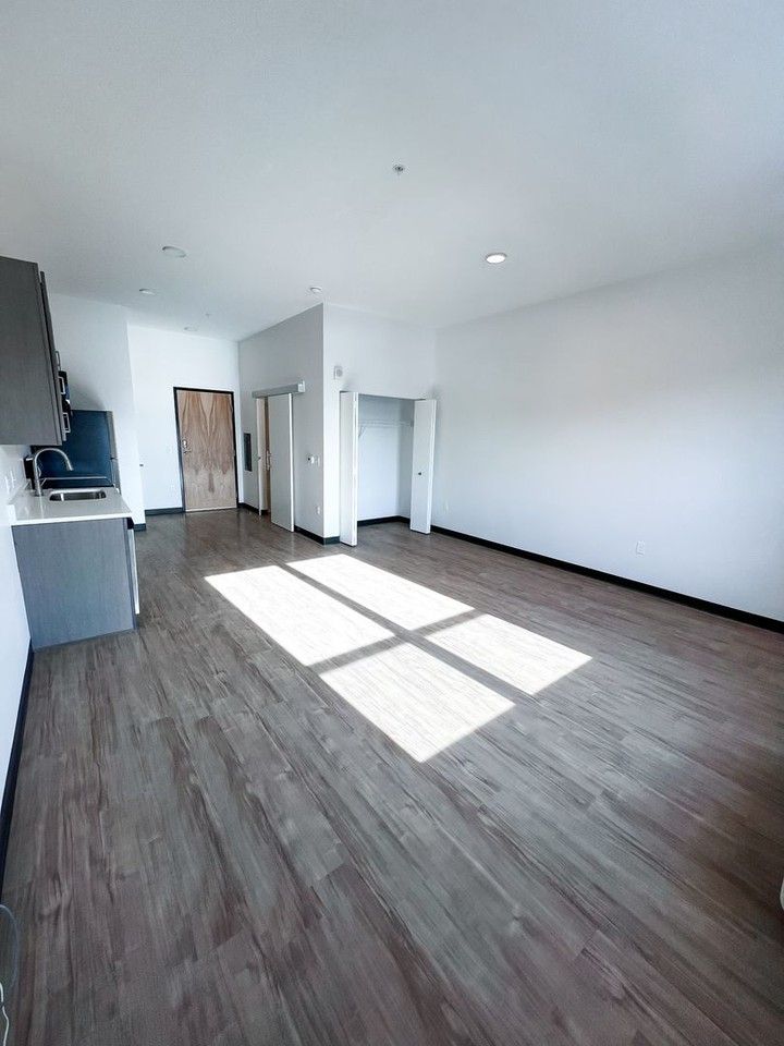 314 W 4th St #308 - Photo 5 of 29