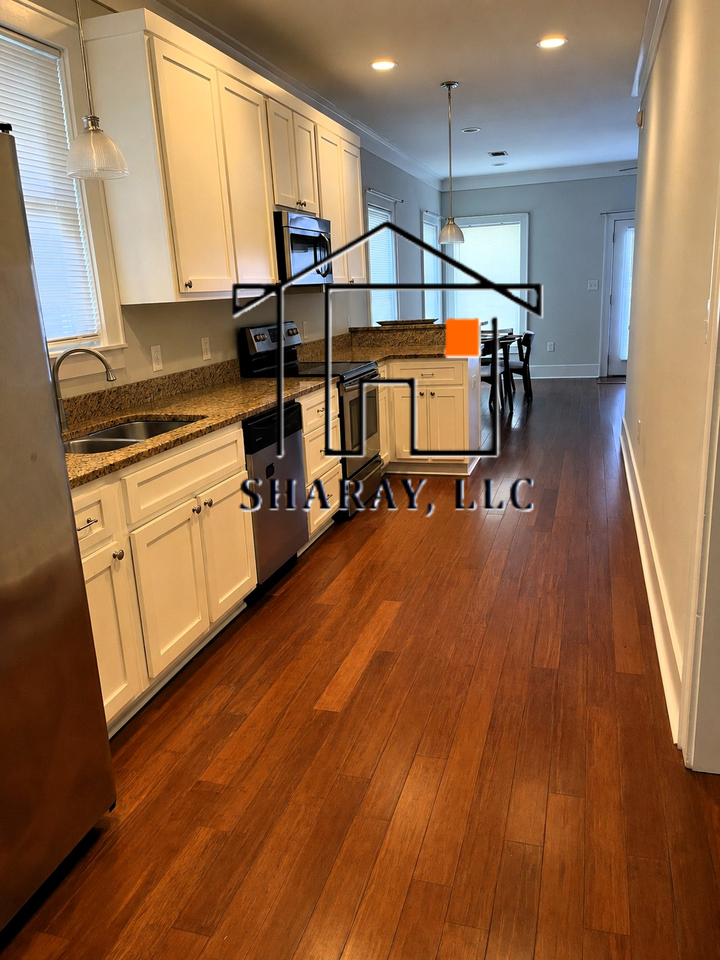1507 Barnard Street  UpperApt B #B - Photo 7 of 14
