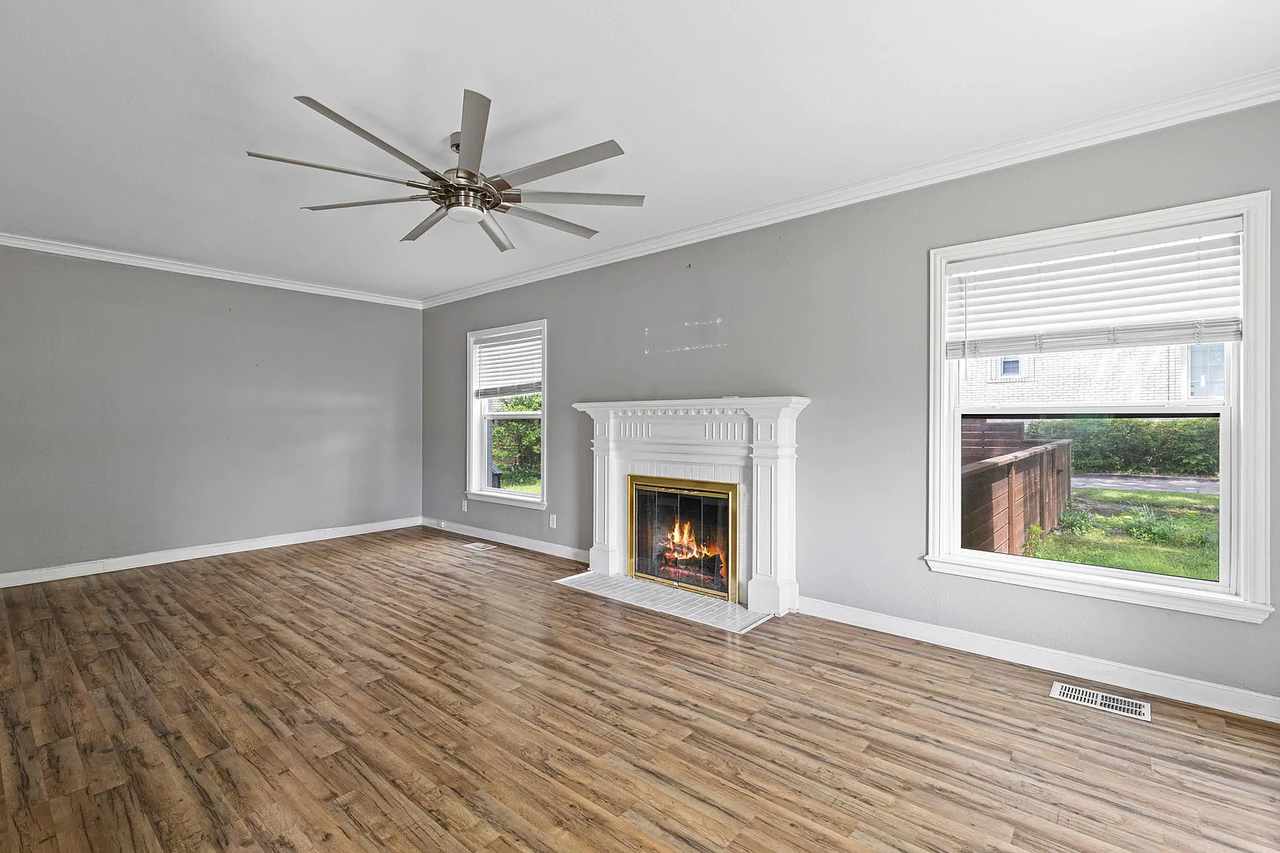 513 E Young St - Photo 5 of 19
