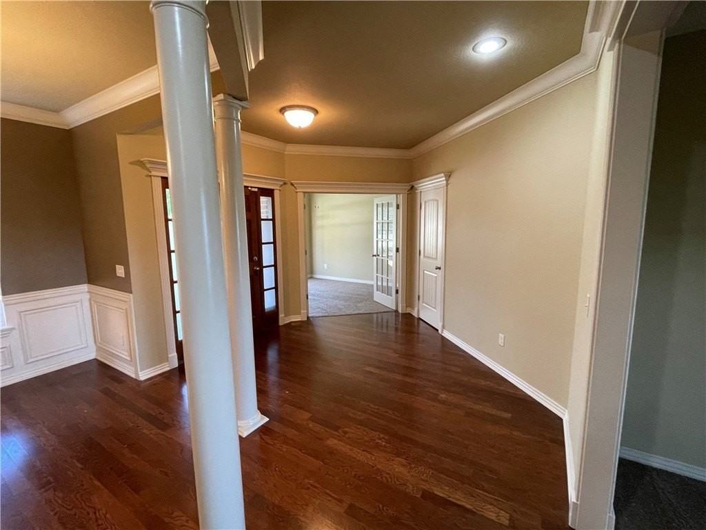 2427 Mckinley Blvd - Photo 2 of 8