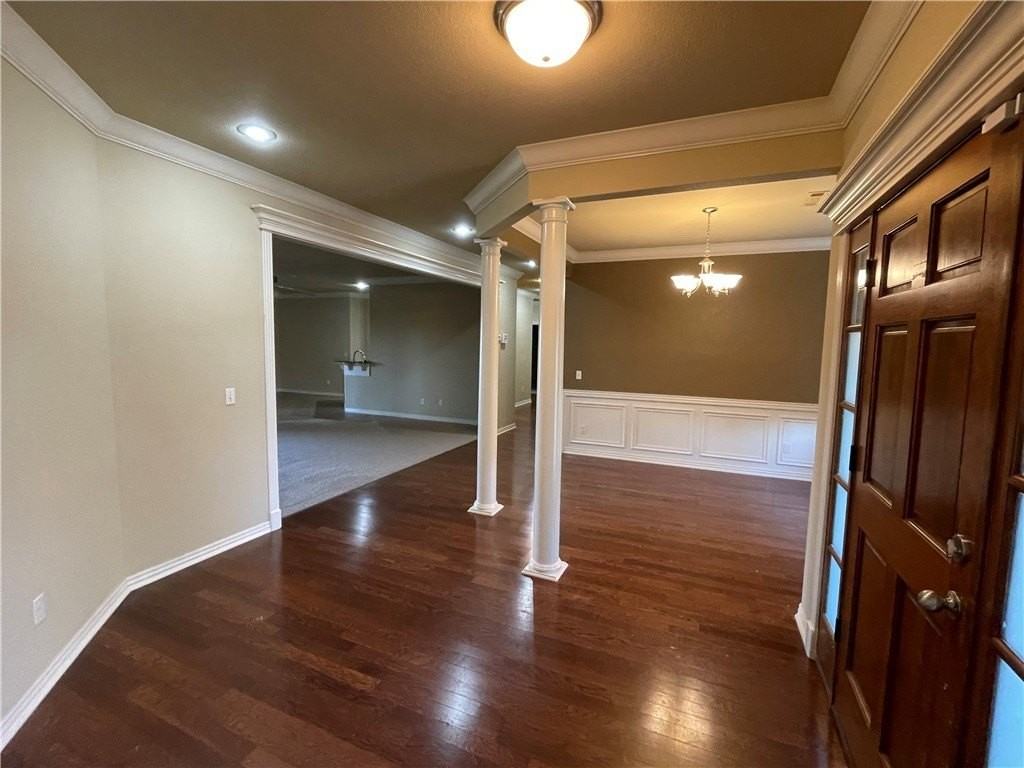 2427 Mckinley Blvd - Photo 3 of 8