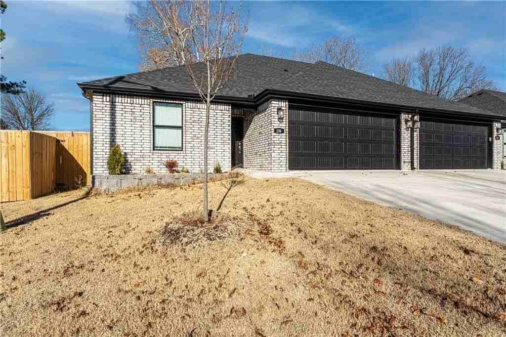 102 Ryder St - Photo 2 of 31