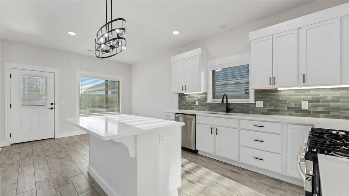 97 N Adler Ave - Photo 5 of 17