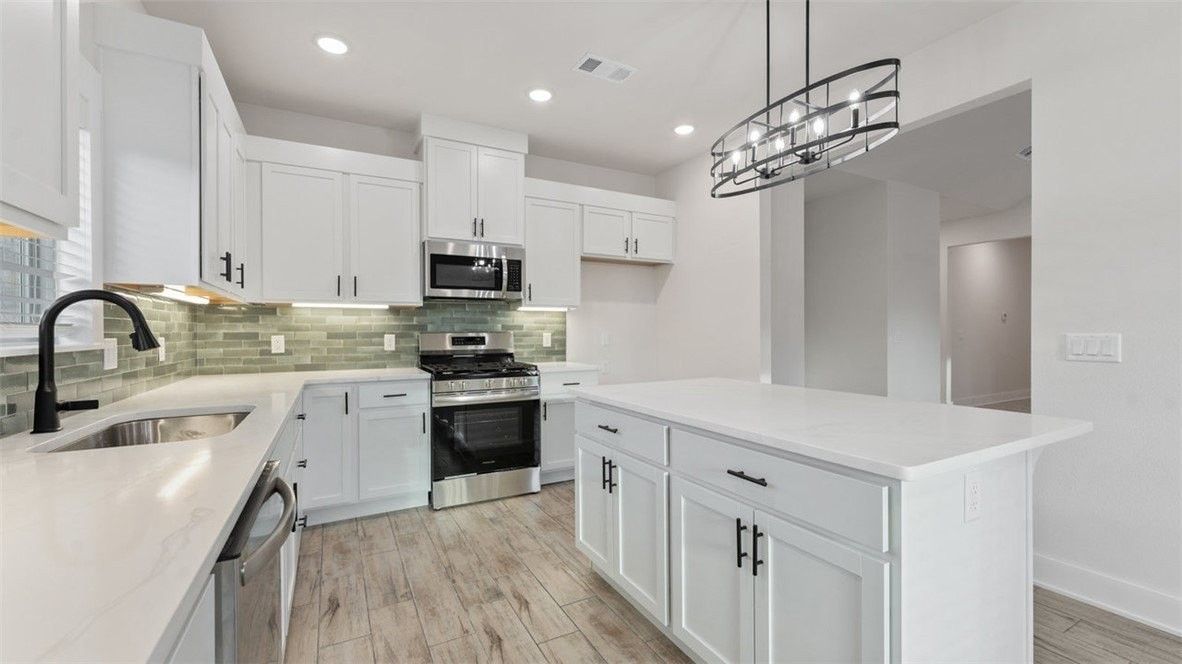 97 N Adler Ave - Photo 6 of 17