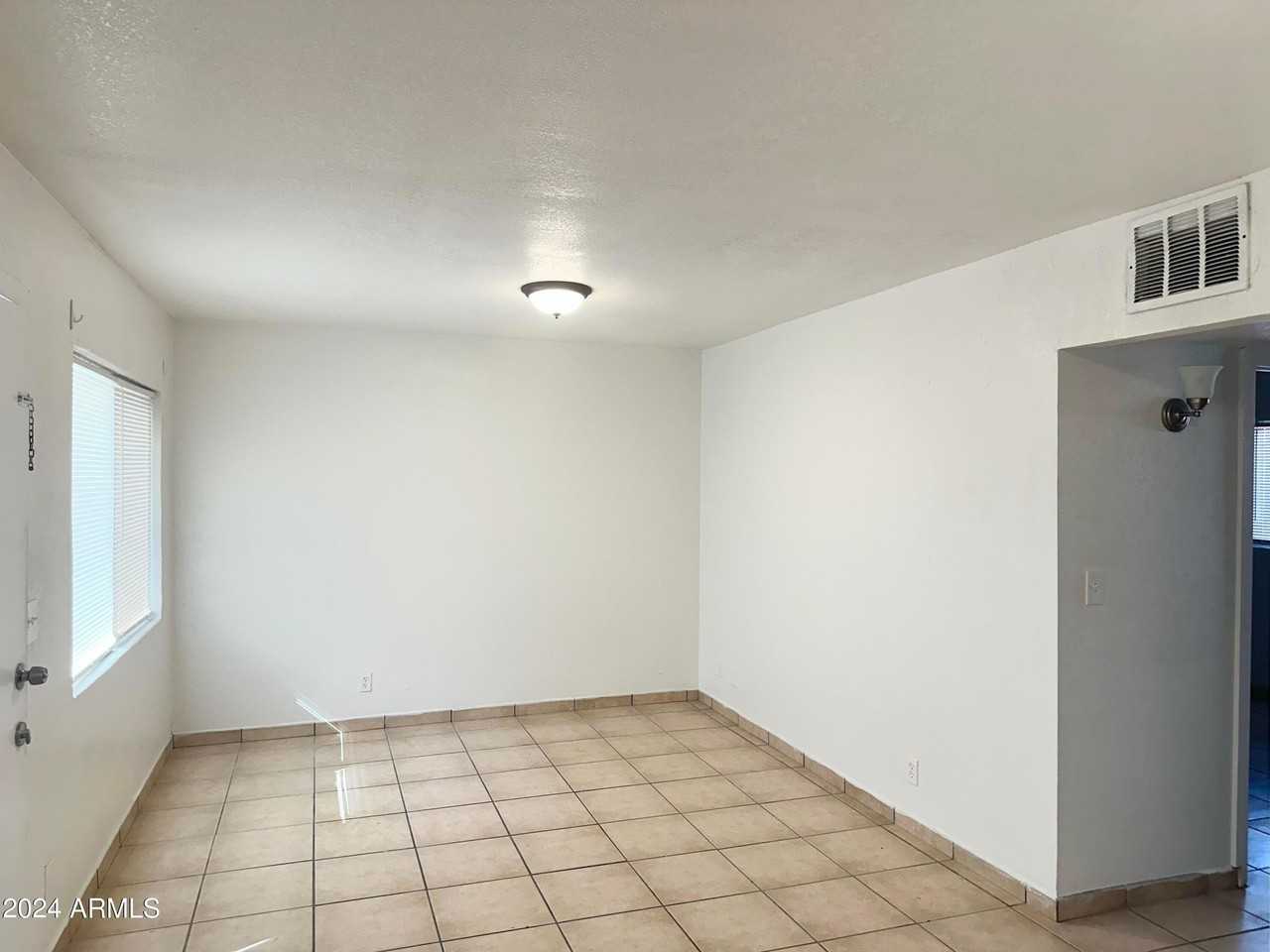 2033 W Madison St #1 - Photo 3 of 12