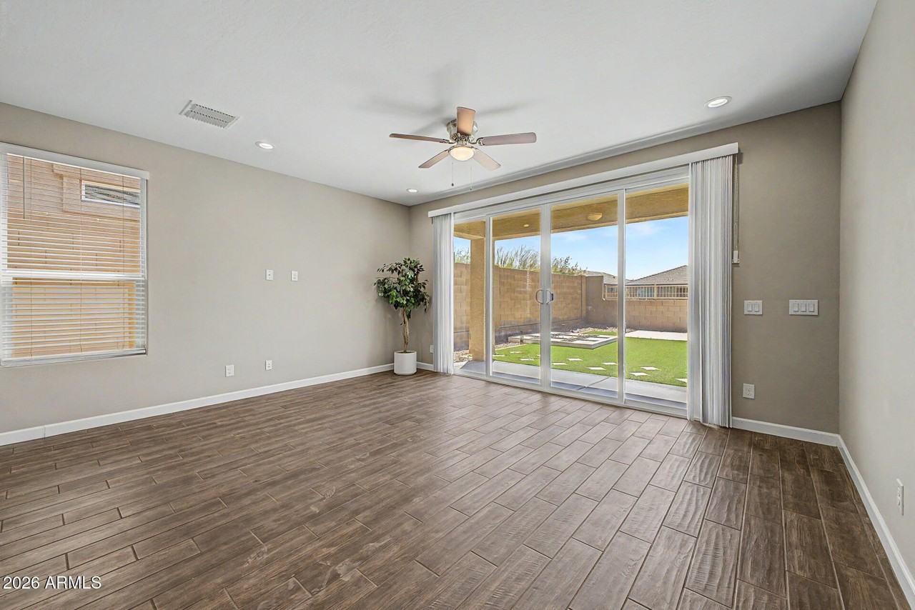 2011 W Yellowbird Ln - Photo 4 of 44