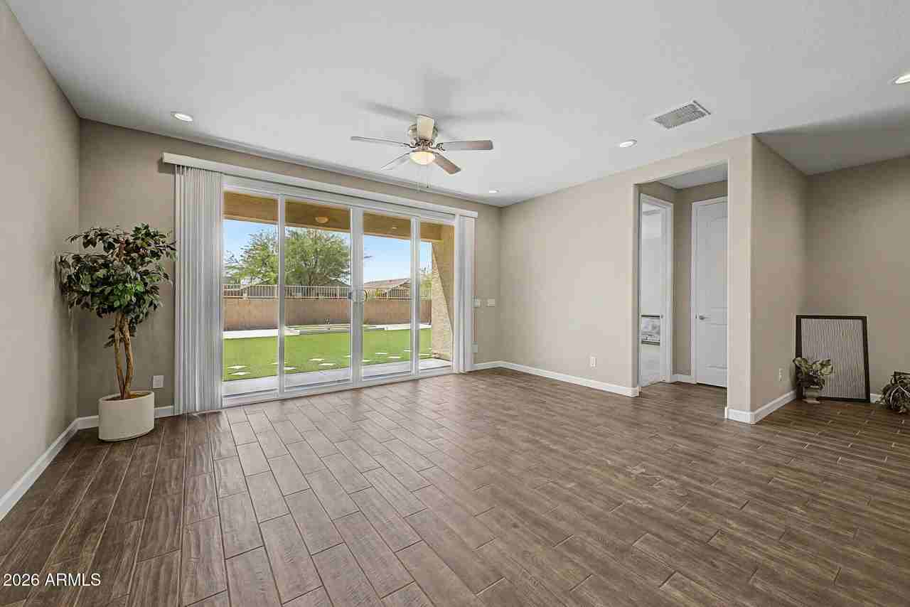 2011 W Yellowbird Ln - Photo 5 of 44