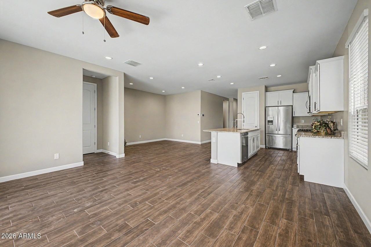 2011 W Yellowbird Ln - Photo 7 of 44