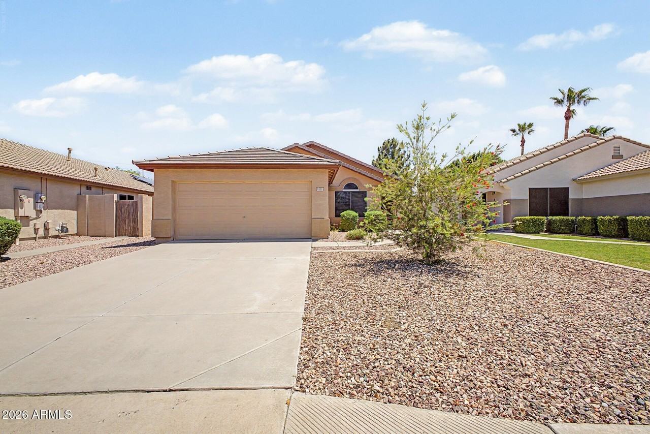 8151 W Tonto Ln - Photo 2 of 33