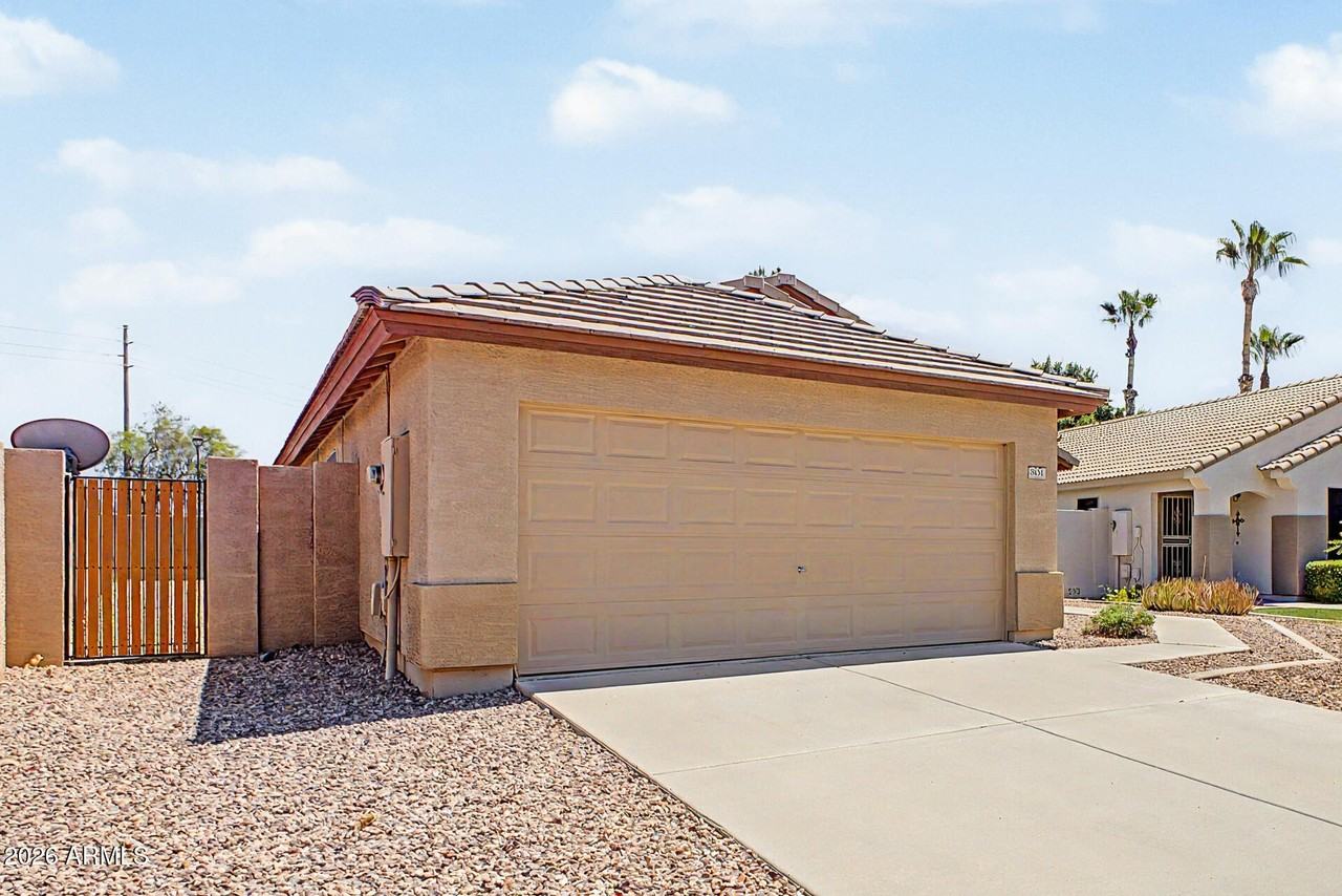 8151 W Tonto Ln - Photo 4 of 33