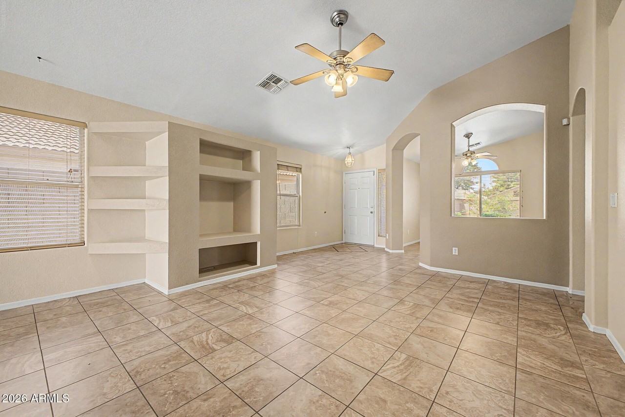 8151 W Tonto Ln - Photo 7 of 33