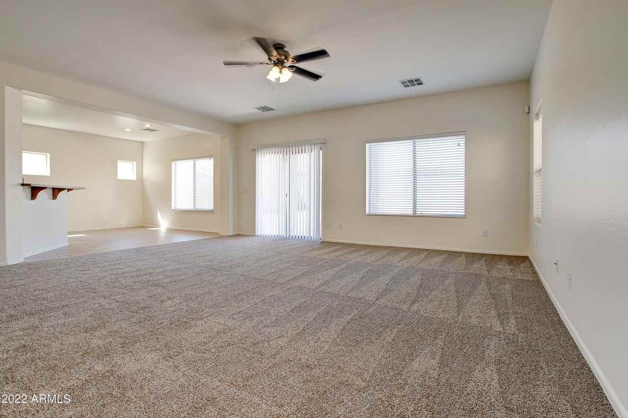9928 W Chipman Rd - Photo 5 of 40