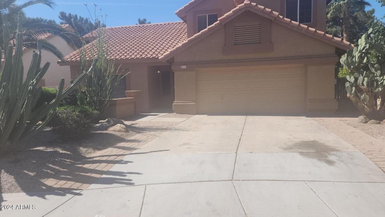 1683 W Carla Vista Dr - Photo 2 of 11