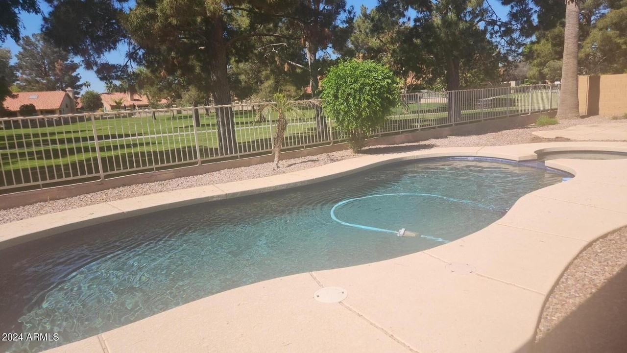 1683 W Carla Vista Dr - Photo 3 of 11