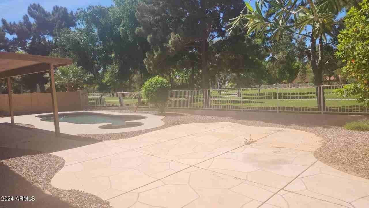 1683 W Carla Vista Dr - Photo 4 of 11