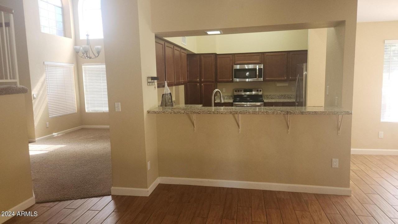 1683 W Carla Vista Dr - Photo 5 of 11