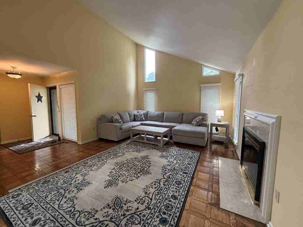 155 Dogwood Ct - Photo 2 of 23