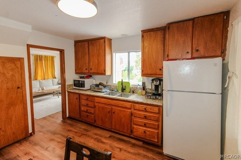527 Cottage Ln - Photo 3 of 24