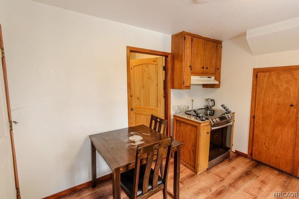 527 Cottage Ln - Photo 4 of 24
