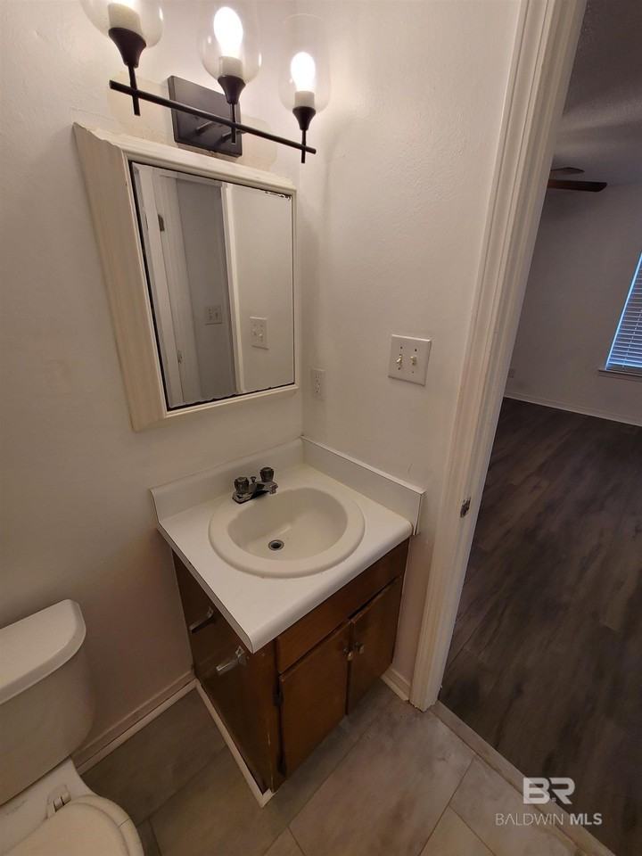 309 W Peachtree Ave - Photo 2 of 11