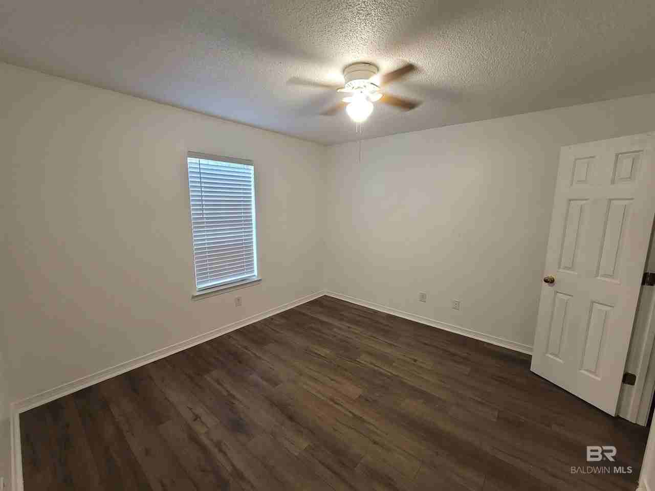 309 W Peachtree Ave - Photo 6 of 11