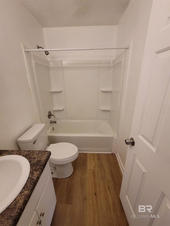 311 W Peachtree Ave - Photo 4 of 11