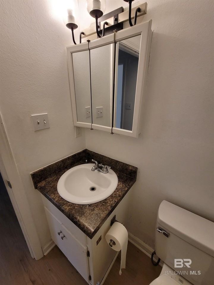 311 W Peachtree Ave - Photo 5 of 11