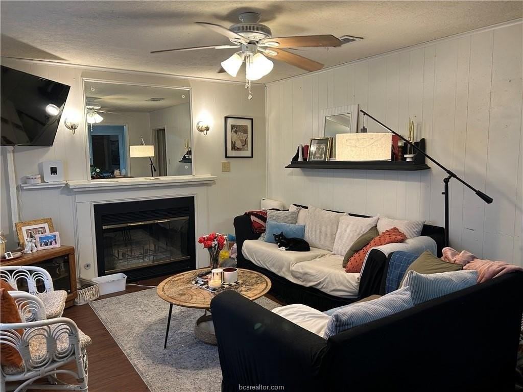 405 Live Oak St #A - Photo 4 of 19