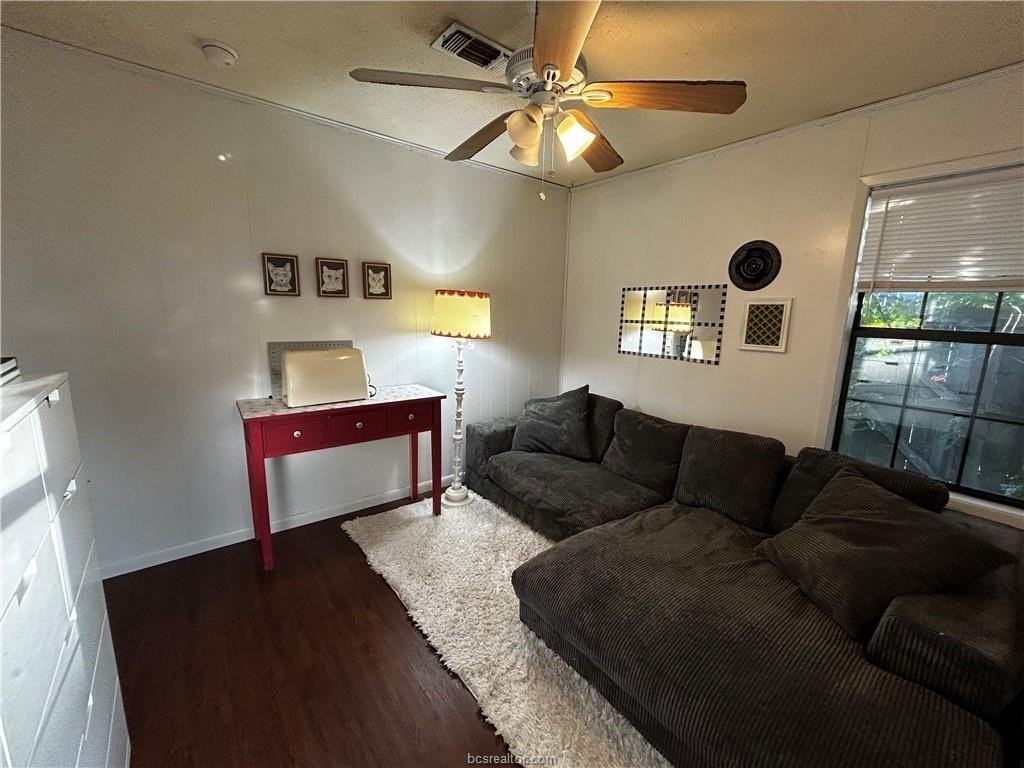 405 Live Oak St #A - Photo 5 of 19