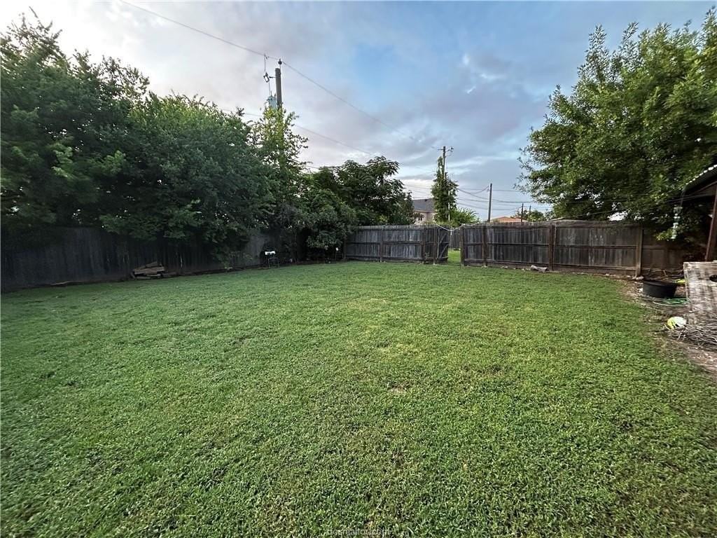 405 Live Oak St #A - Photo 7 of 19