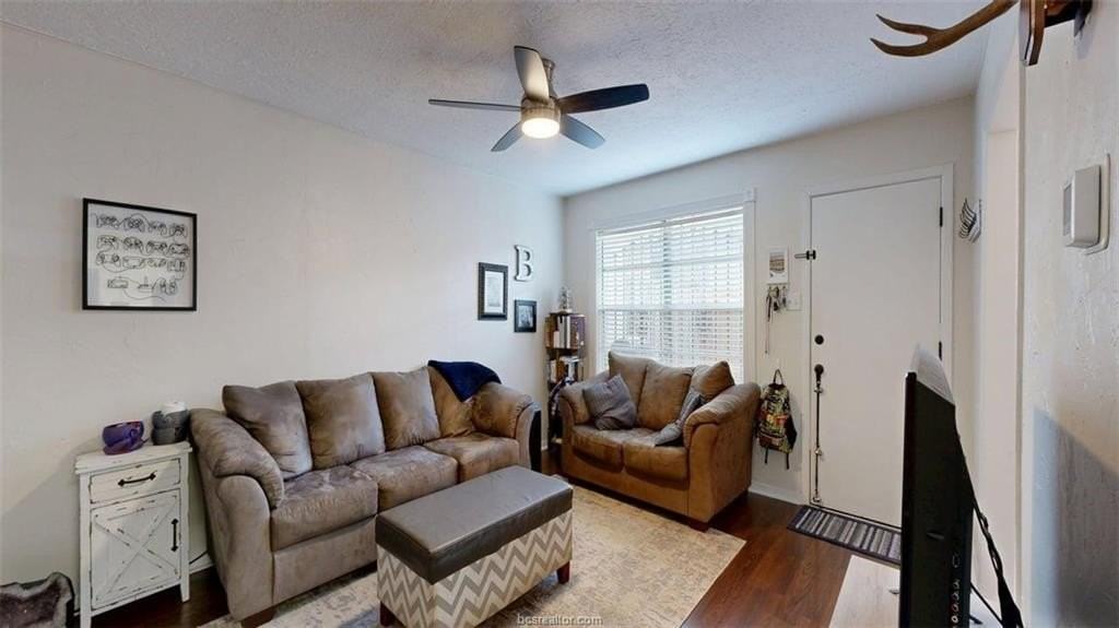 3808 Plainsman Ln - Photo 2 of 32