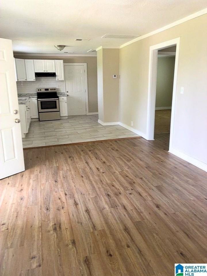 284 Lee Rd - Photo 4 of 11