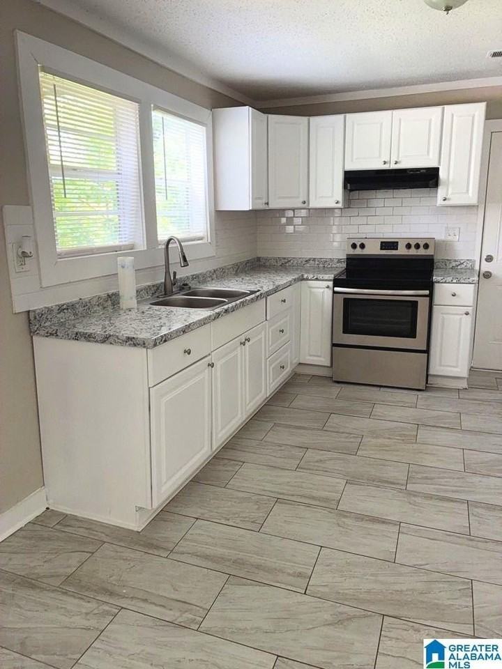 284 Lee Rd - Photo 5 of 11