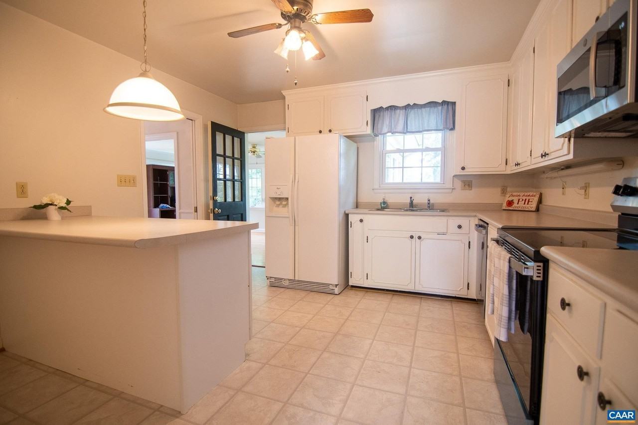 1313 Grove Rd - Photo 2 of 40