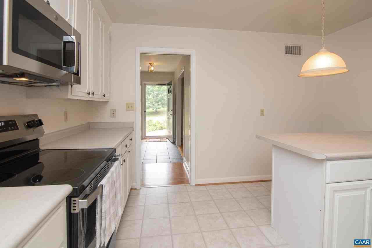 1313 Grove Rd - Photo 3 of 40