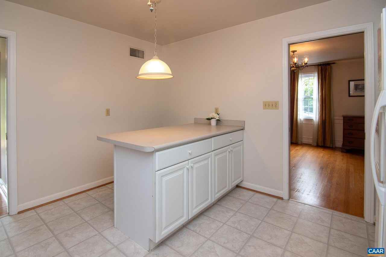 1313 Grove Rd - Photo 5 of 40
