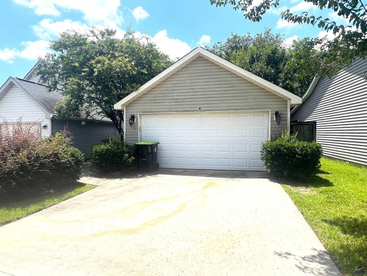 203 Bayside Dr - Photo 2 of 23