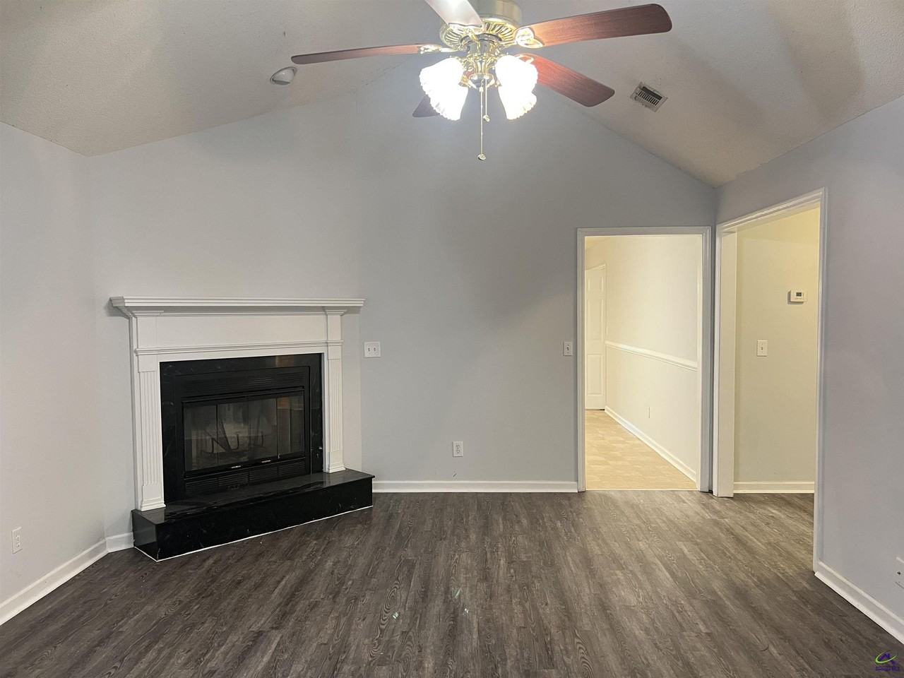 203 Bayside Dr - Photo 4 of 23