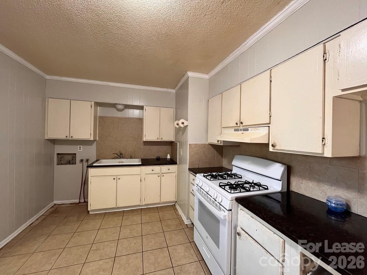 1144 Ellen Ave - Photo 4 of 8