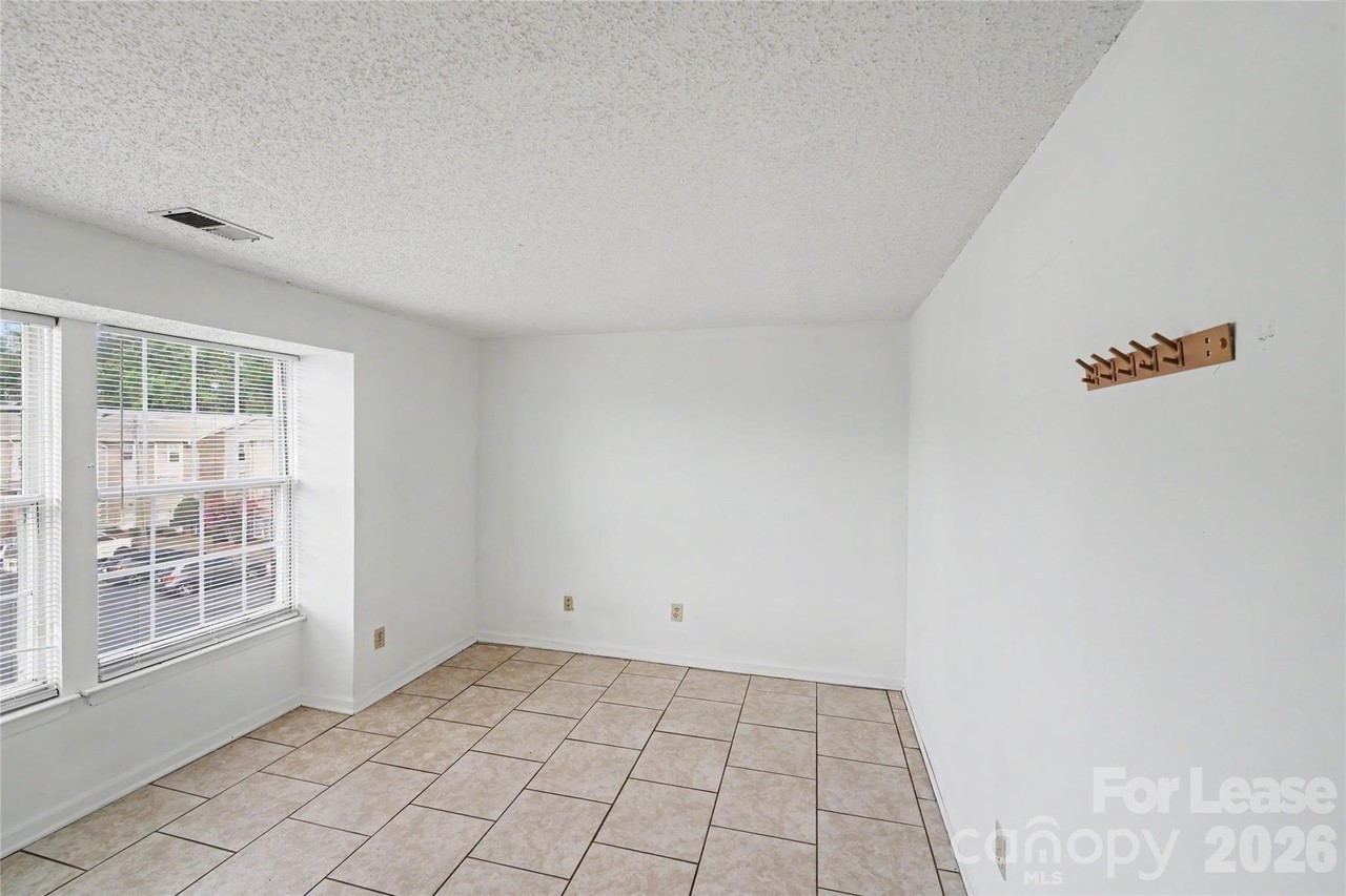 1624 Arlyn Cir #J - Photo 2 of 22