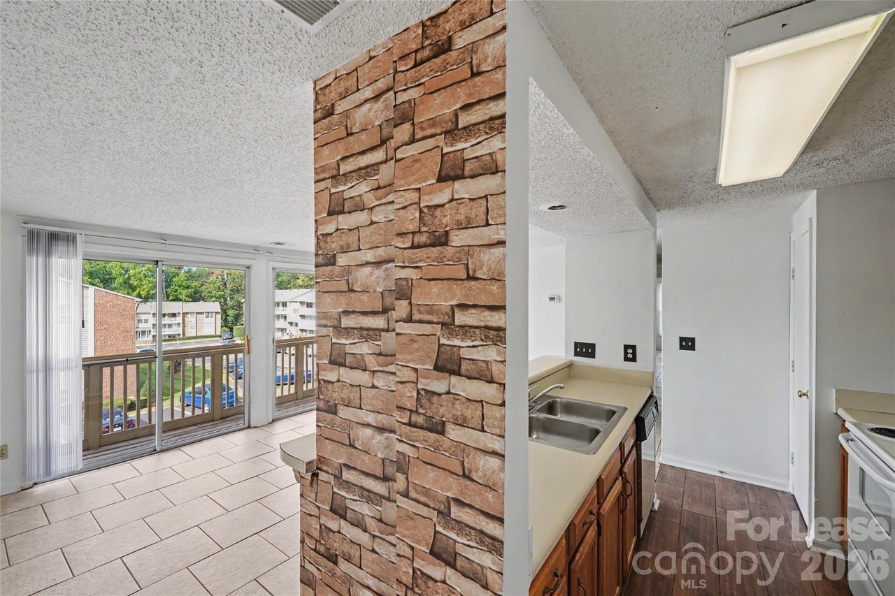 1624 Arlyn Cir #J - Photo 3 of 22