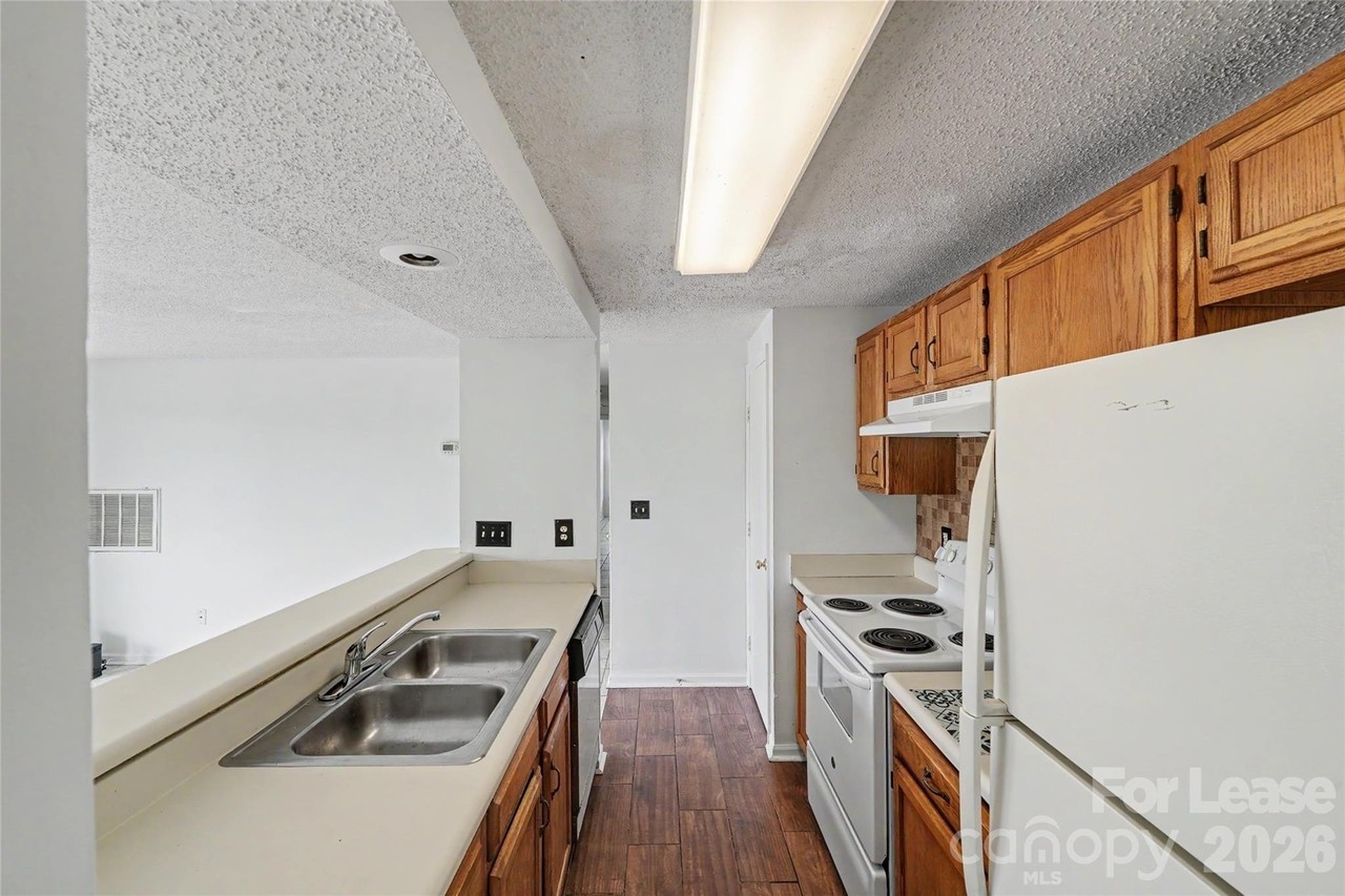 1624 Arlyn Cir #J - Photo 4 of 22