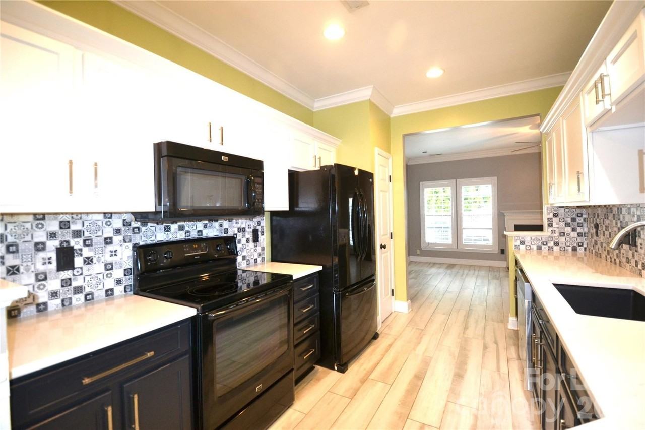 4003 Christine Ln #A - Photo 6 of 31