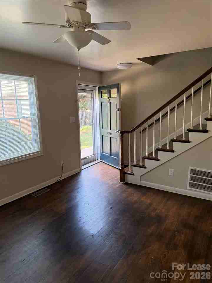 634 Walnut St - Photo 3 of 18