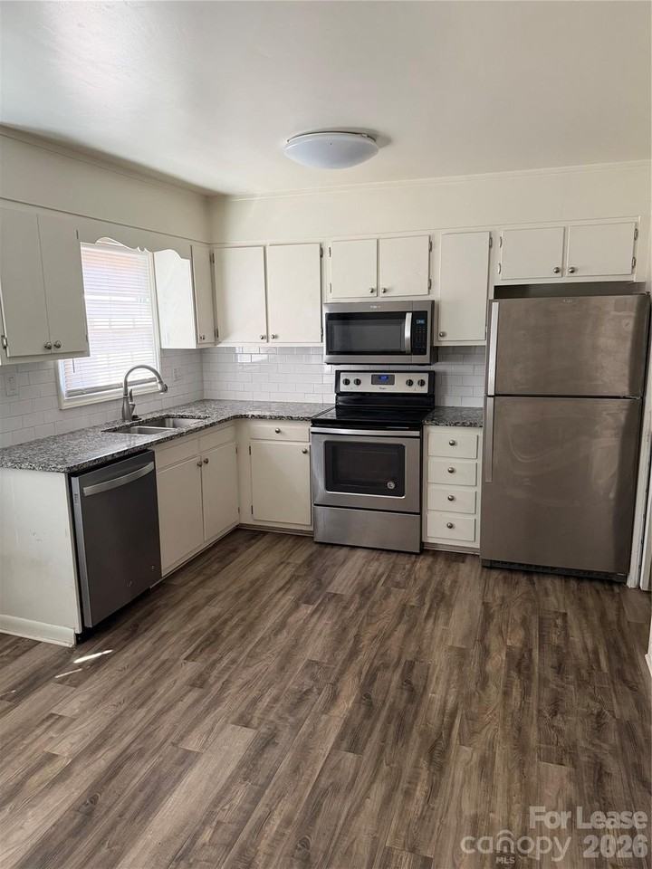 634 Walnut St - Photo 4 of 18