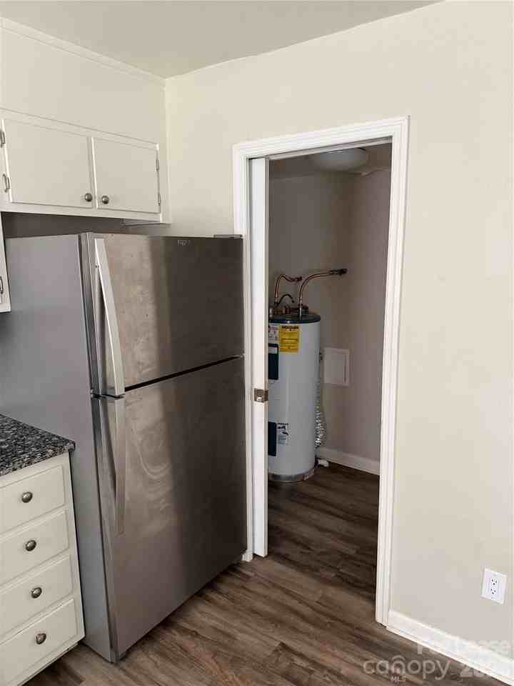 634 Walnut St - Photo 5 of 18