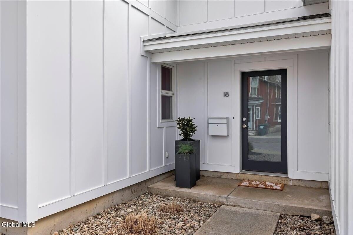 18 Granite St - Photo 4 of 50