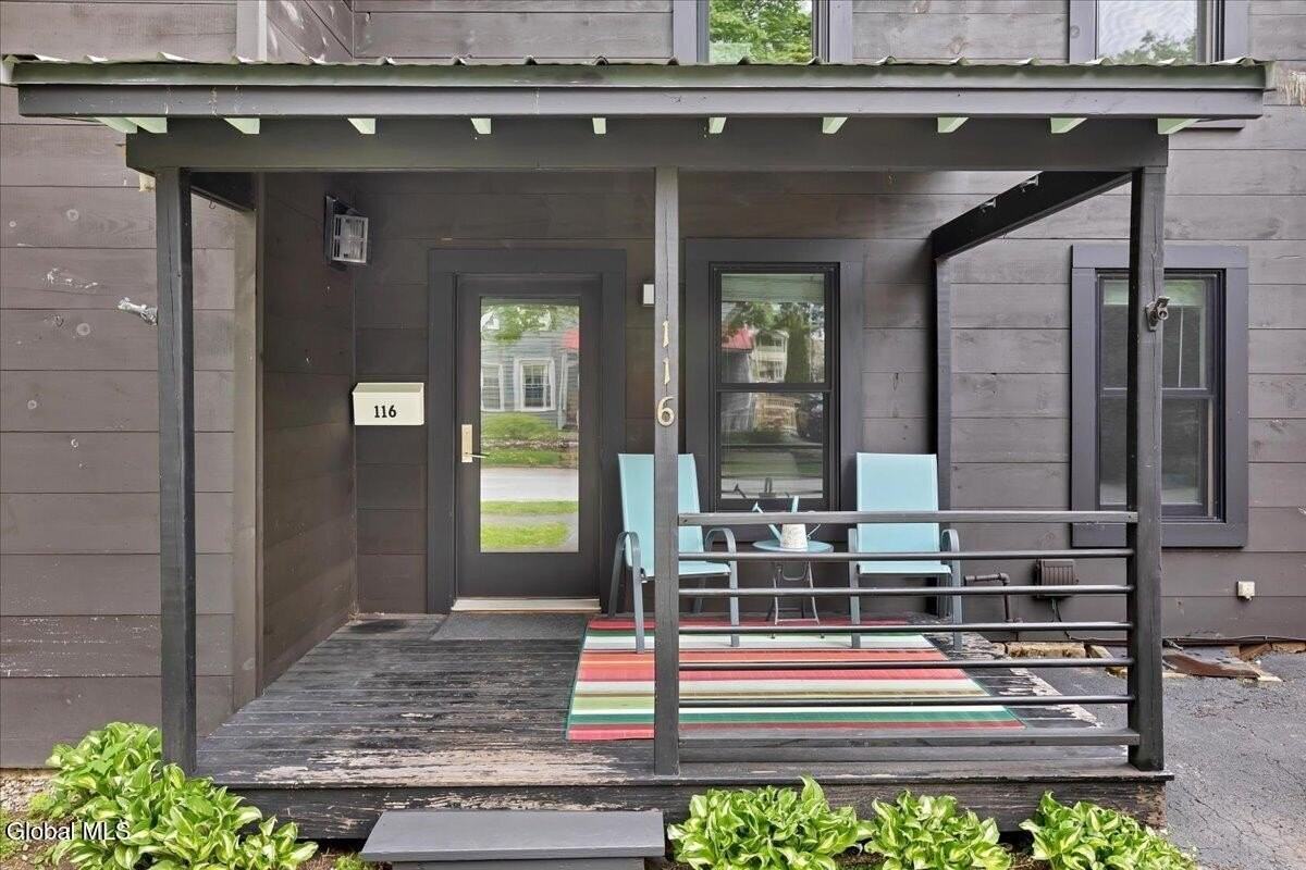 116 Catherine St - Photo 4 of 50
