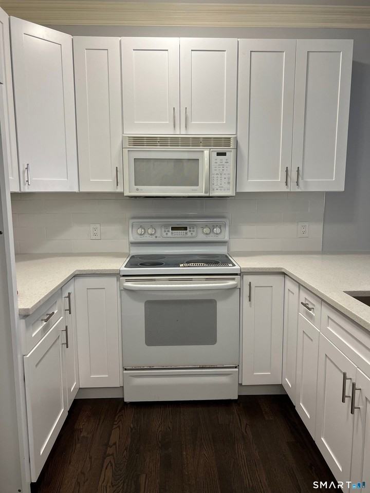 2435 Bedford St #21A - Photo 4 of 14