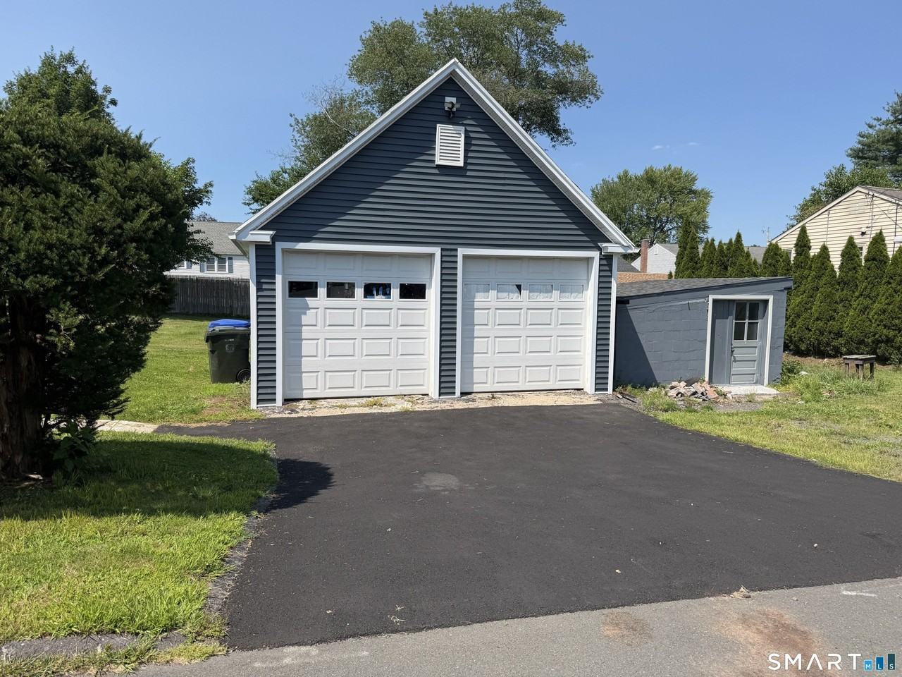 212 Maple Hill Ave - Photo 2 of 15